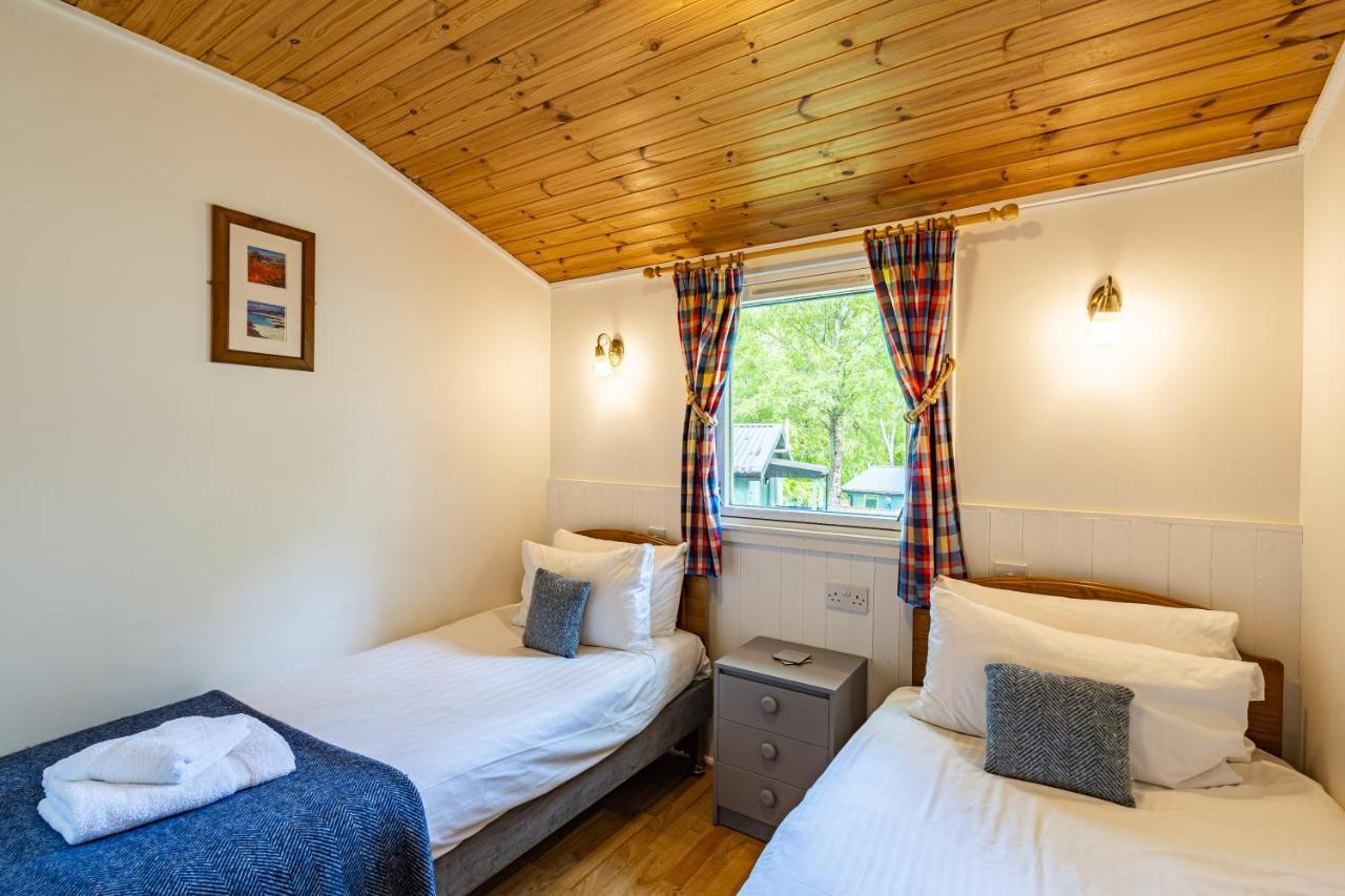 Heather Lodge 10 With Hot Tub Belladrum ภายนอก รูปภาพ